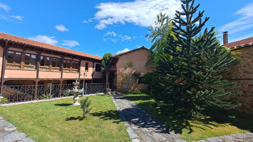Palacio del Conde de Rebolledo, Villaviciosa de la Ribera ...