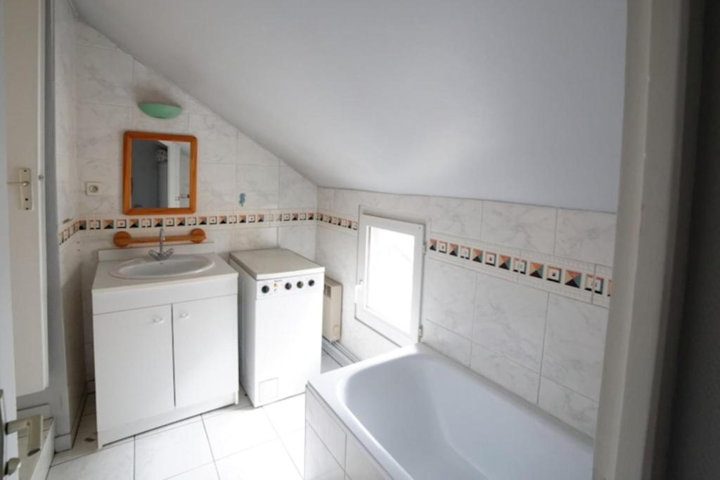 Baðherbergi á Apt with mezzanine in the heart of Vannes