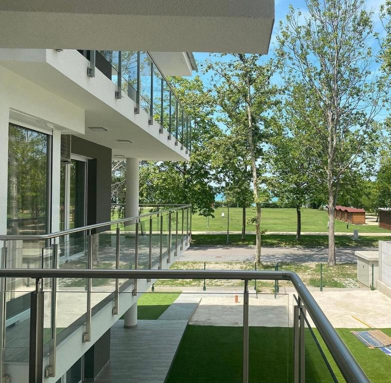 Sunshine Homes Zamárdi - Apartment With Balcony