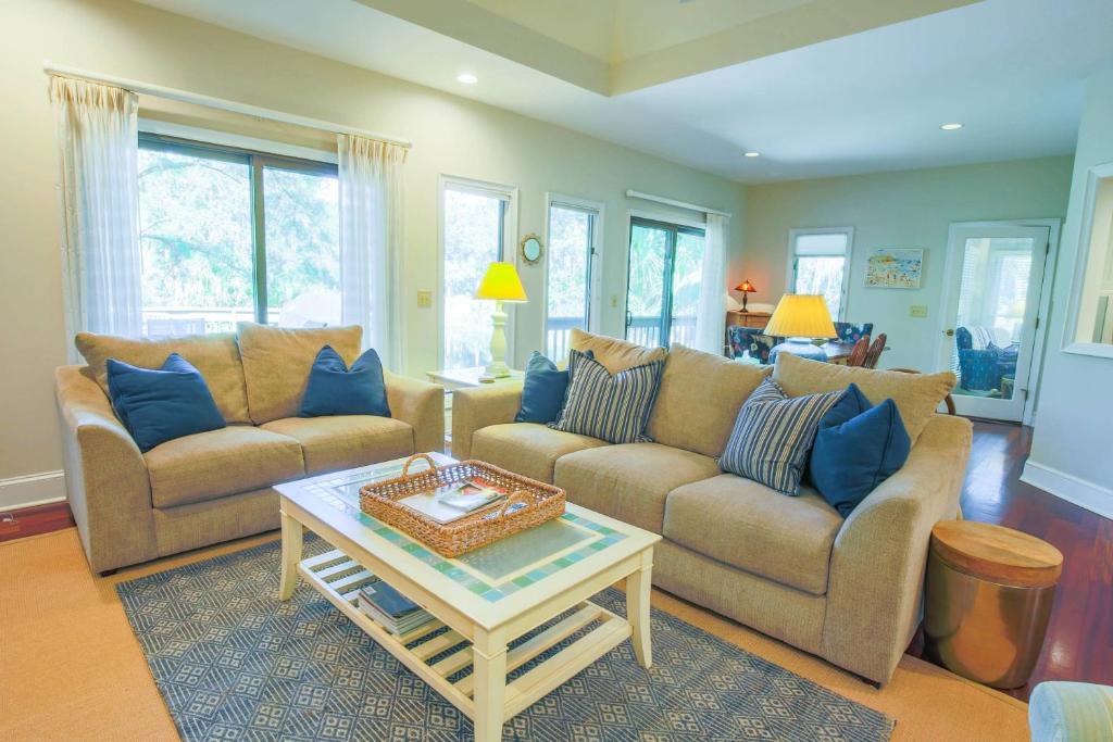 a living room with two couches and a coffee table at Surfscoter in Johns Island