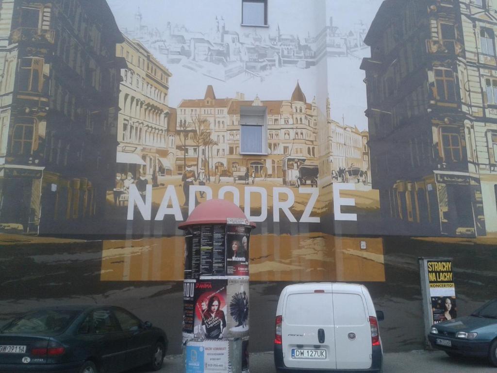 APARTAMENT VENGE -CAŁE MIESZKANIE 46m2 NA WYŁĄCZNOŚĆ - Z JEDNĄ SYPIALNIĄ I JEDNYM SYPIALNO-SALONEM -3 PIĘTRO BEZ WINDY- REZERWACJA BEZ KARTY KREDYTOWEJ-KLIMATYZACJA-NETFLIX-2 ŁÓŻECZKA DZIECIĘCE, BEZPŁATNY PARKING PUBLICZNY NA MONITOROWANYM PODWÓRZU - 1