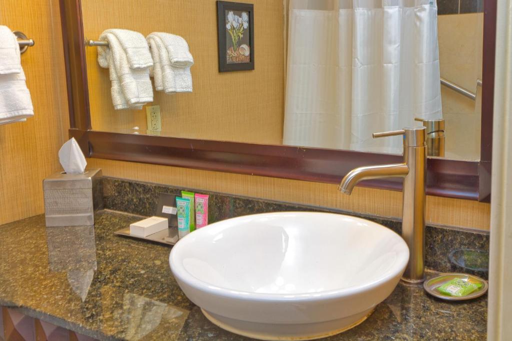 Wyndham Grand Pittsburgh photo