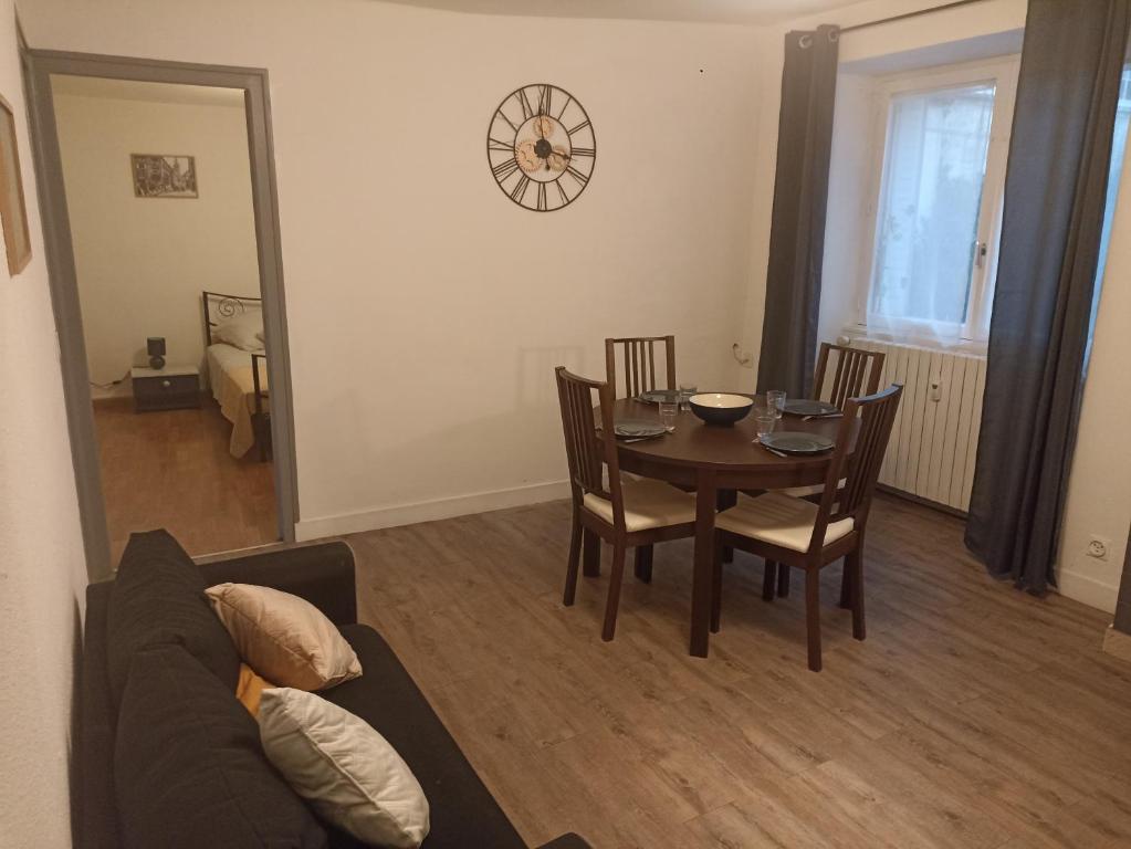 Posedenie v ubytovaní Aux Thermes