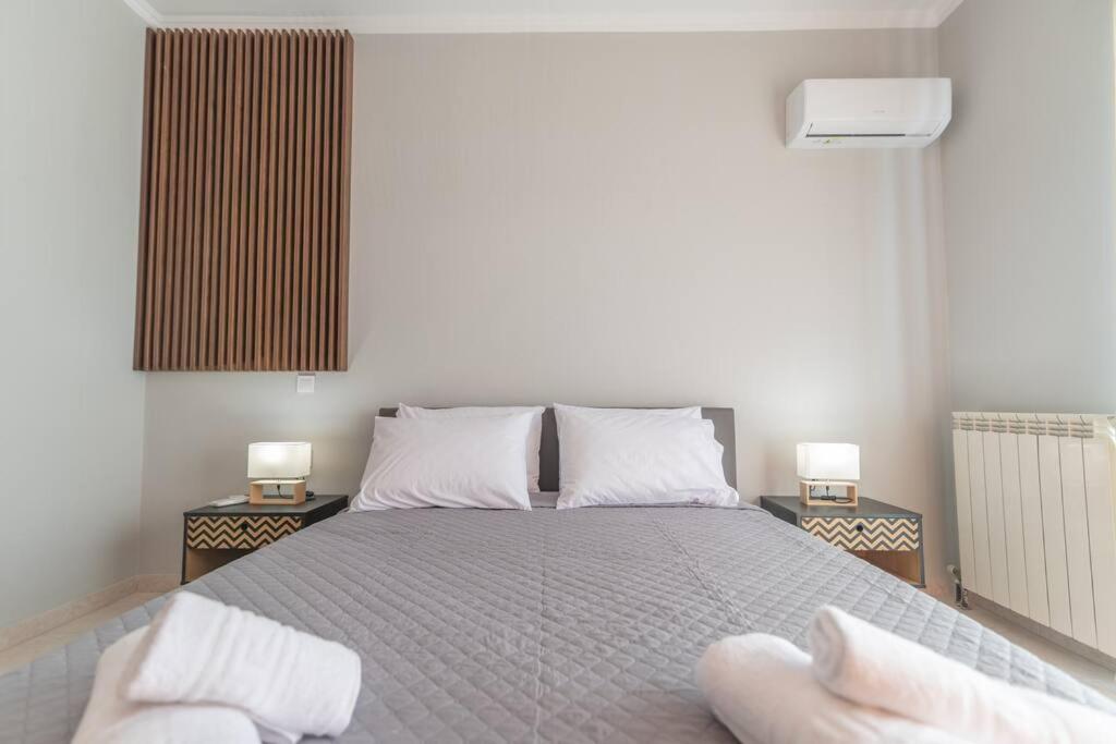 Postel nebo postele na pokoji v ubytování Dion House