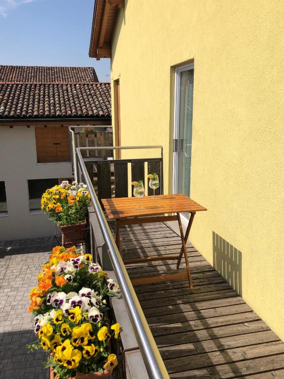 A balcony or terrace at Appartamento incantevole con parcheggio privato