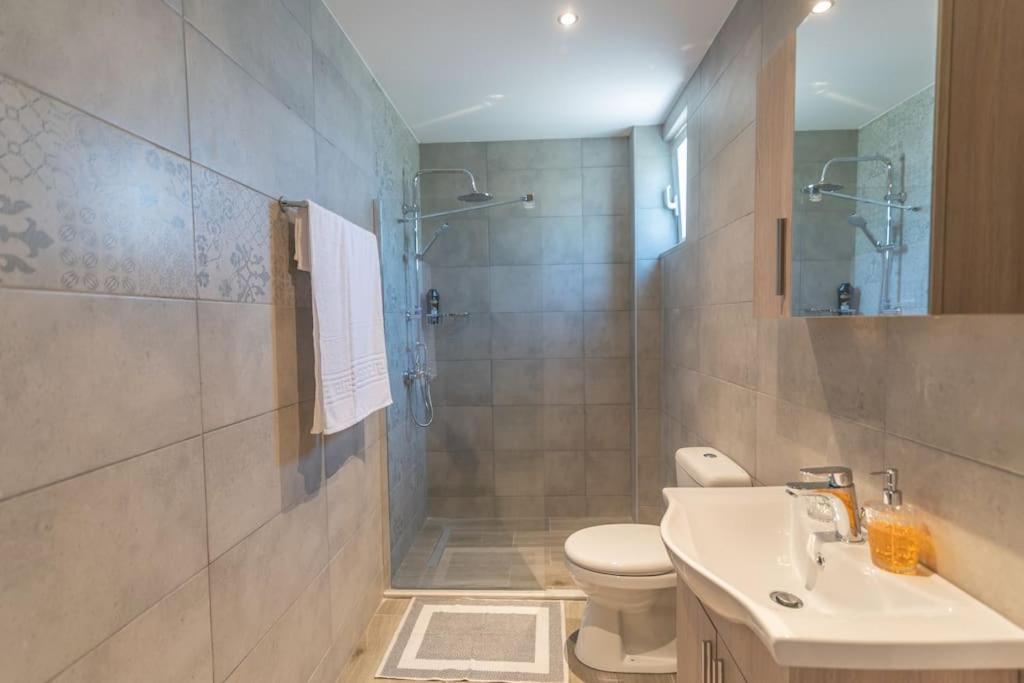 Koupelna v ubytování Kos Helios House