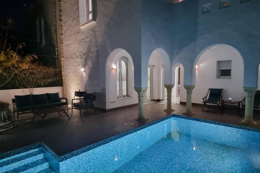 Bazén v ubytování Villa des Lotophages nebo v jeho okolí