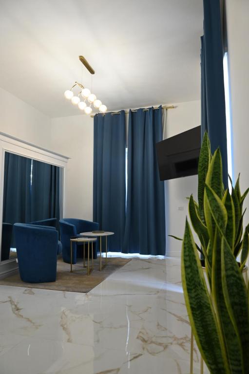 Televízia a/alebo spoločenská miestnosť v ubytovaní NM Luxury Suites