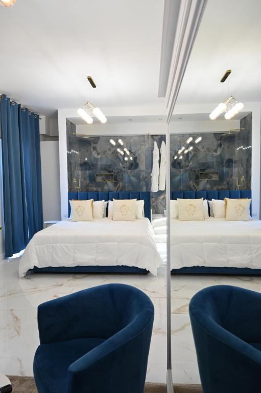 Posteľ alebo postele v izbe v ubytovaní NM Luxury Suites