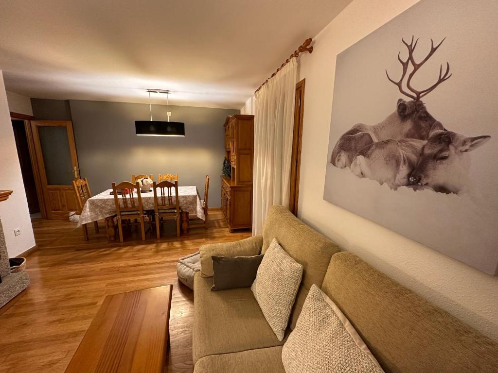 Posezení v ubytování Apartamento El Tilo de Benás