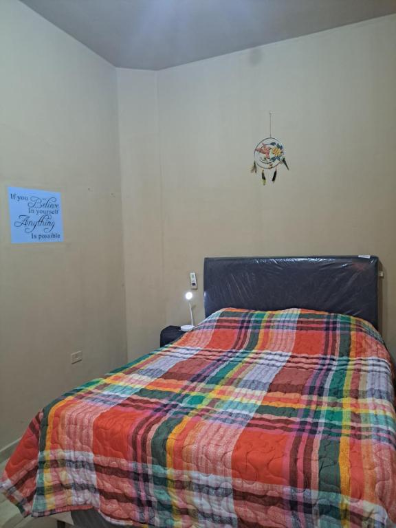 Postel nebo postele na pokoji v ubytování Hummingbird Hostel