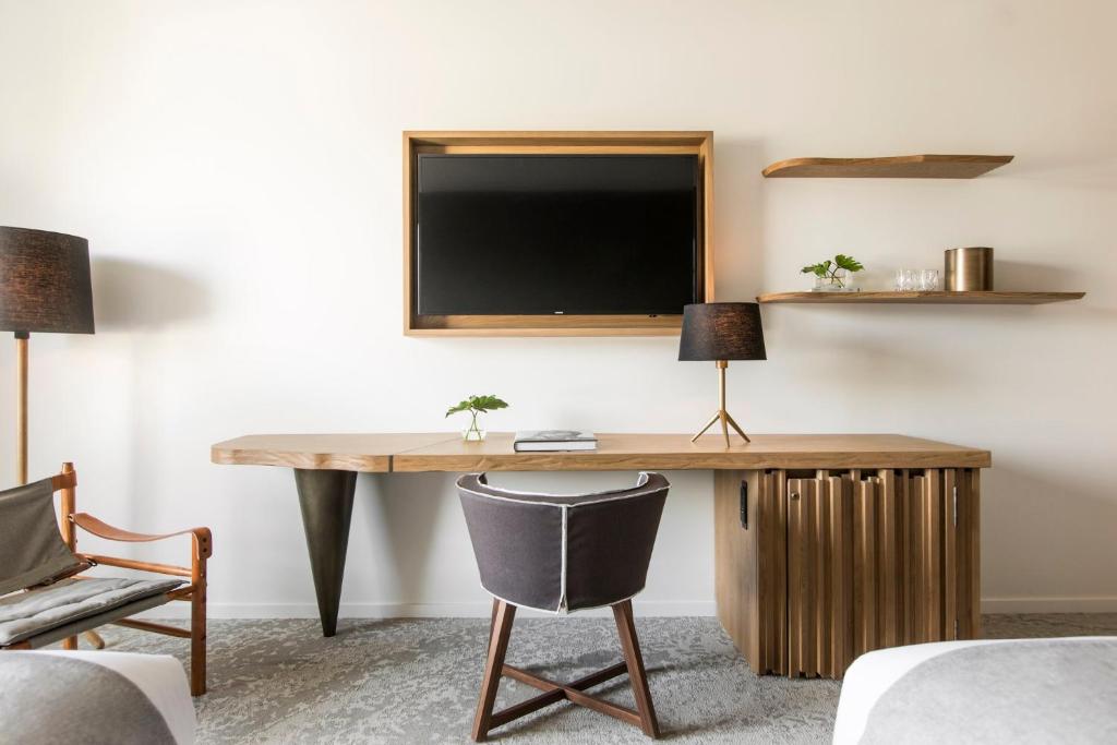 Kimpton La Peer Hotel West Hollywood, an IHG Hotel - Premium Queen Room With Two Queen Beds