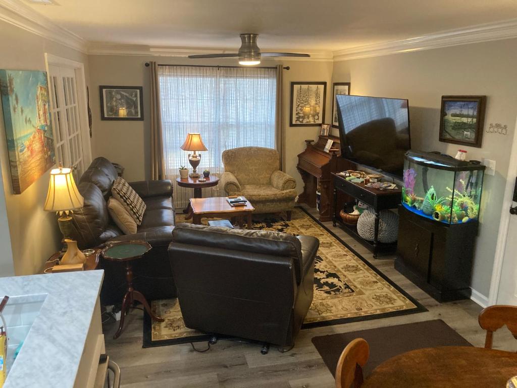 Secluded 3 bed 2 bath condo in Athens close to FivePoints, Athens