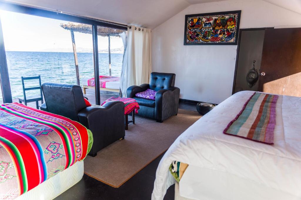 Postel nebo postele na pokoji v ubytování Uros Titicaca Lodge