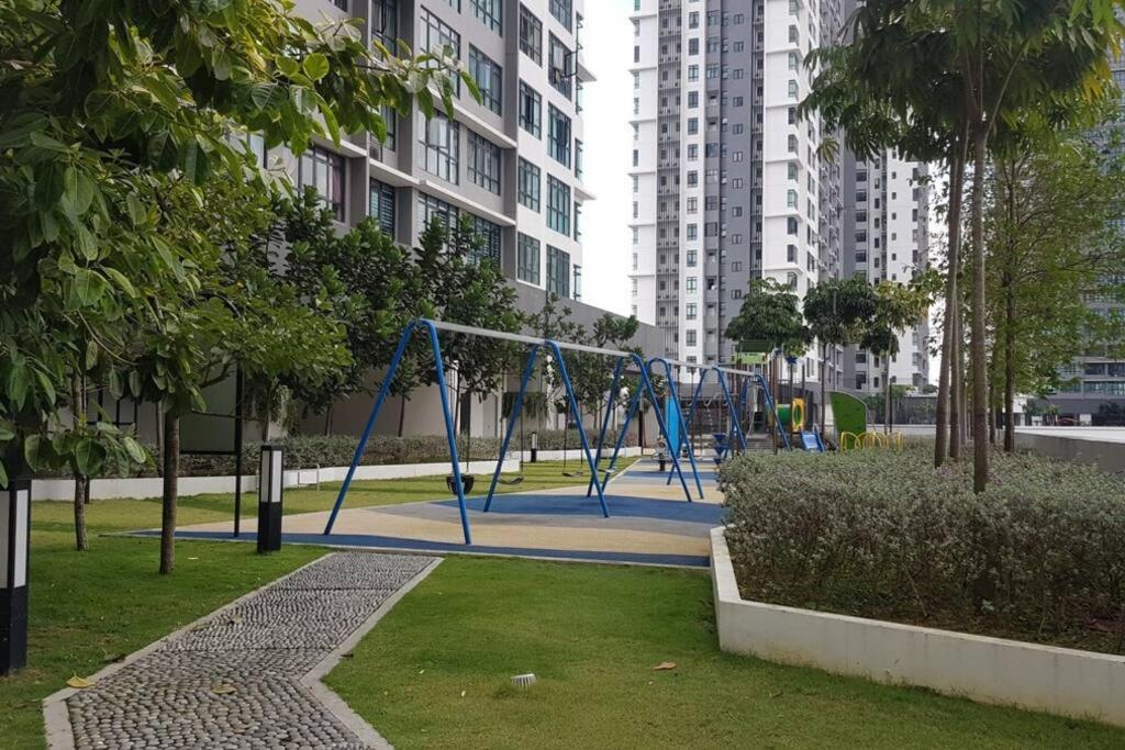 Herní místnost nebo prostor pro děti v ubytování The Icon 3 Condo in IOI City Mall Putrajaya, Pool View