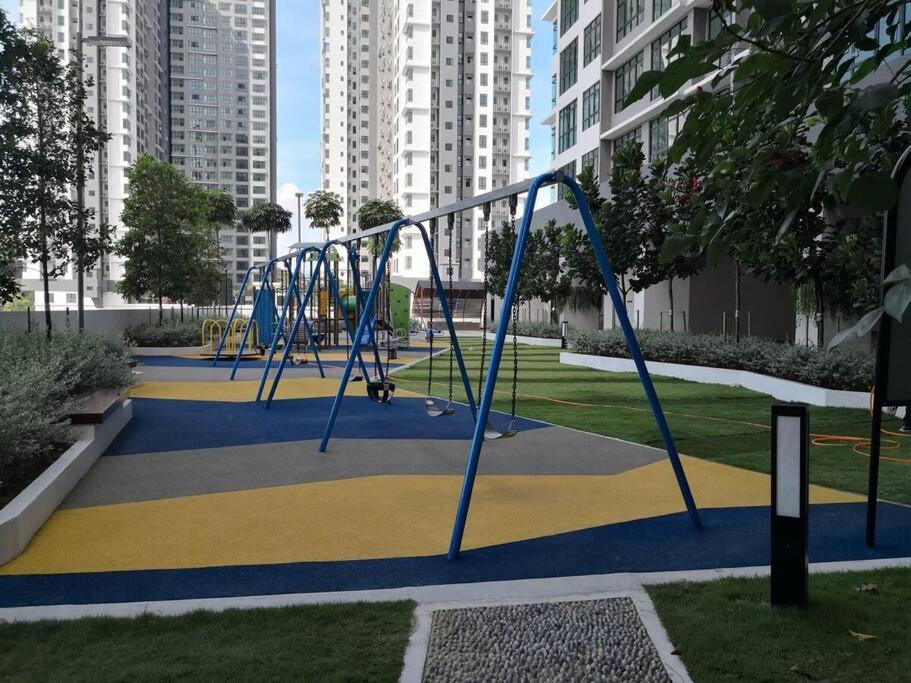 Herní místnost nebo prostor pro děti v ubytování The Icon 3 Condo in IOI City Mall Putrajaya, Pool View