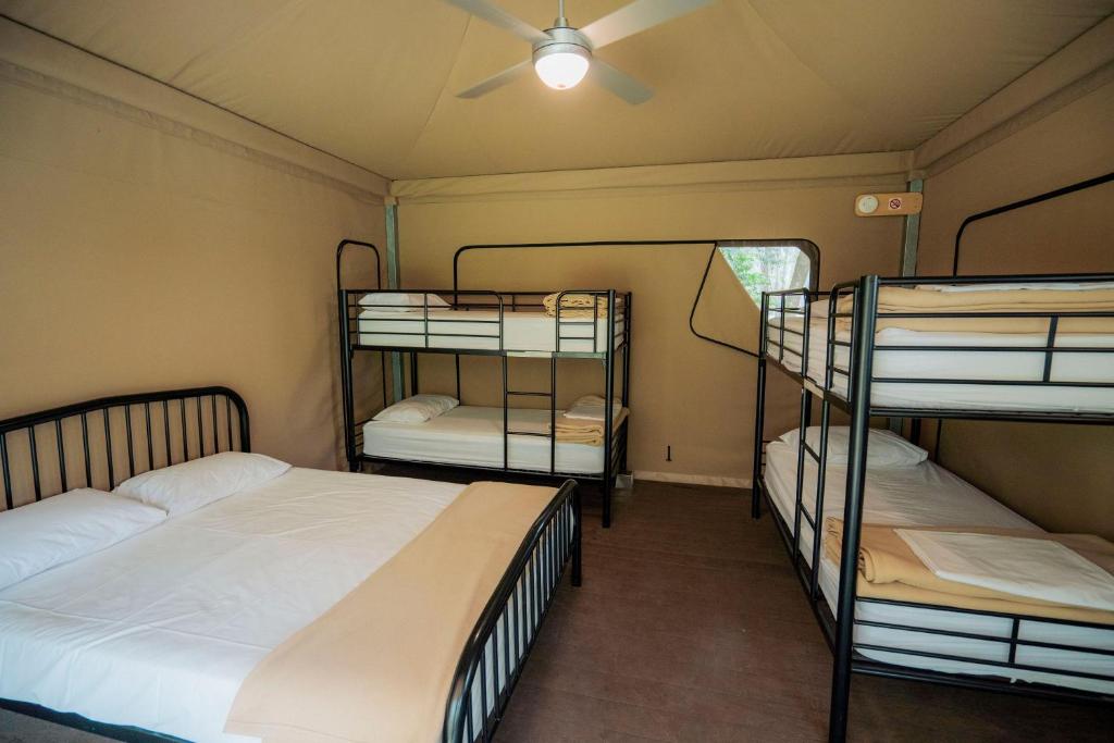 Letto o letti in una camera di Habitat Noosa