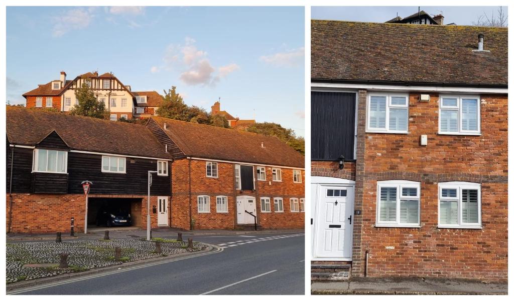 deux photos d'une maison en briques avec une porte blanche dans l'établissement 11 The Strand in the heart of Rye, à Rye