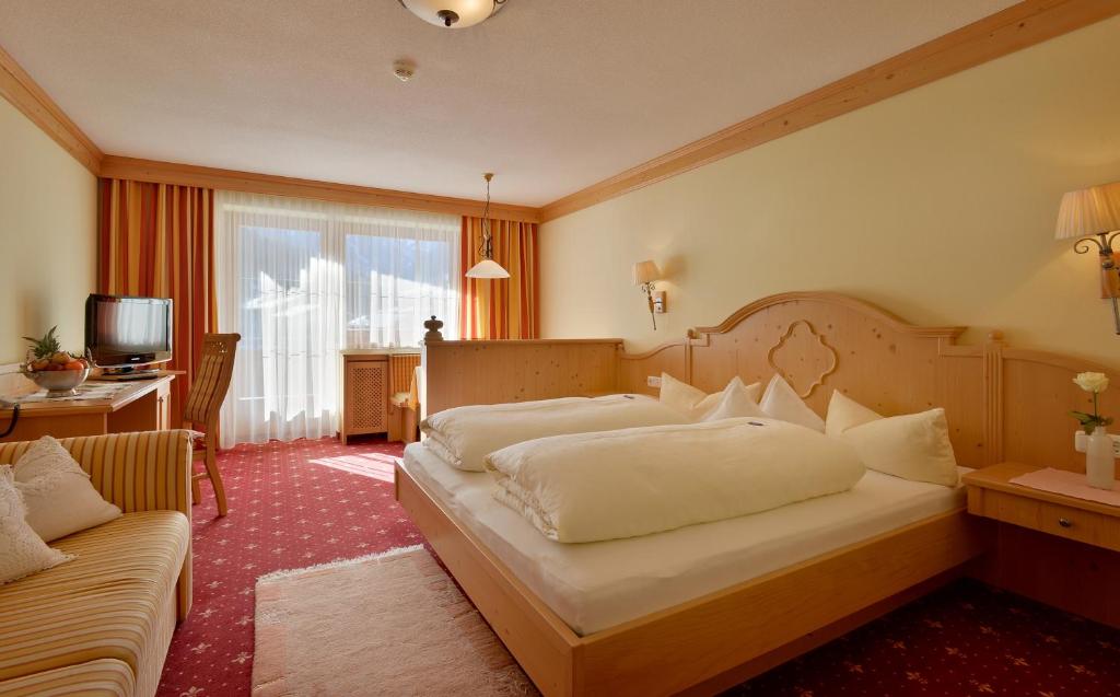 Postel nebo postele na pokoji v ubytování Hotel Ländenhof Superior