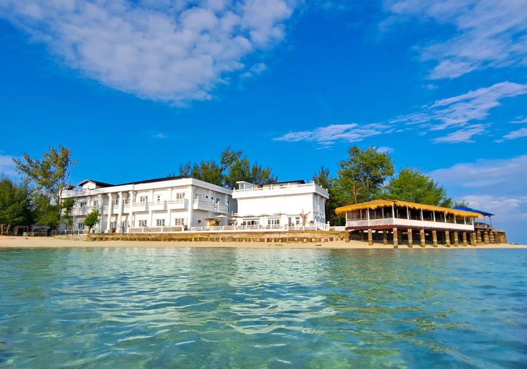 a building on the shore of a body of water at Gili Beachfront Suites in Gili Trawangan