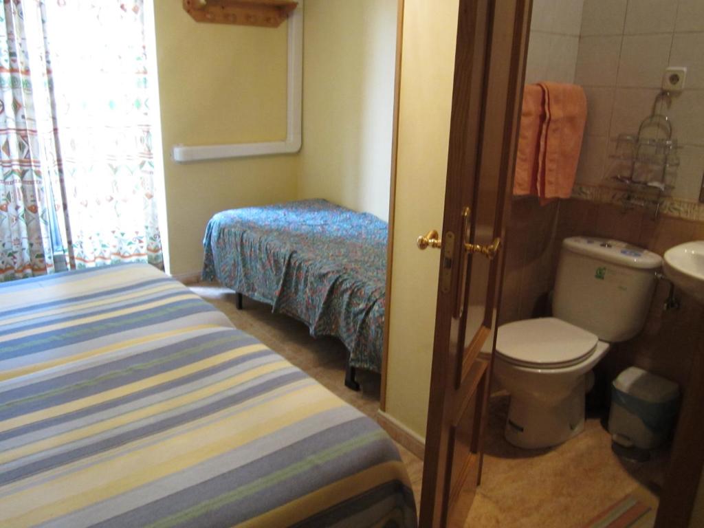 Pensión Mollo - Twin Room With Extra Bed