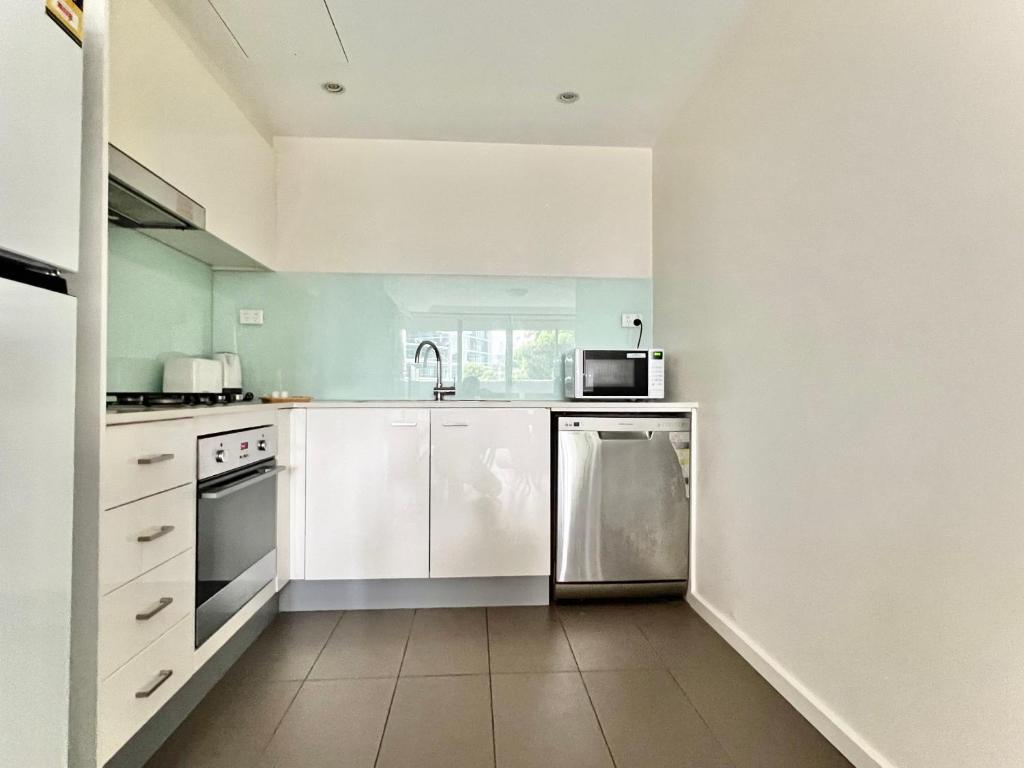 Kuchyň nebo kuchyňský kout v ubytování Charming One-Bed Apt in the Heart of Parramatta