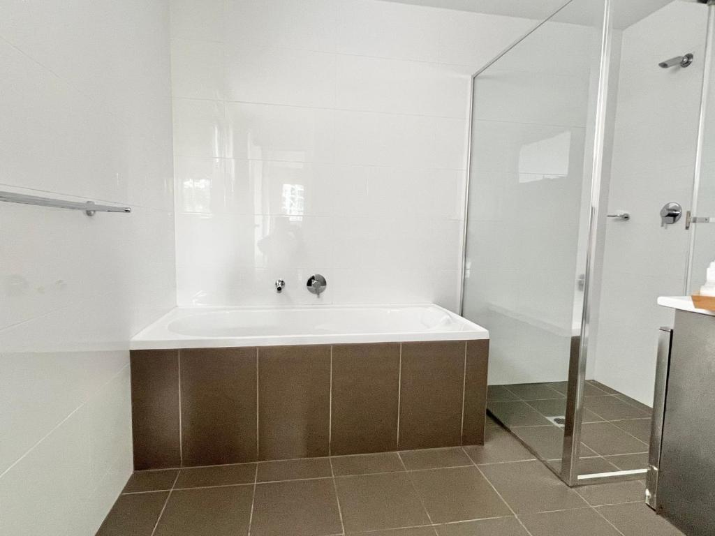 Koupelna v ubytování Charming One-Bed Apt in the Heart of Parramatta