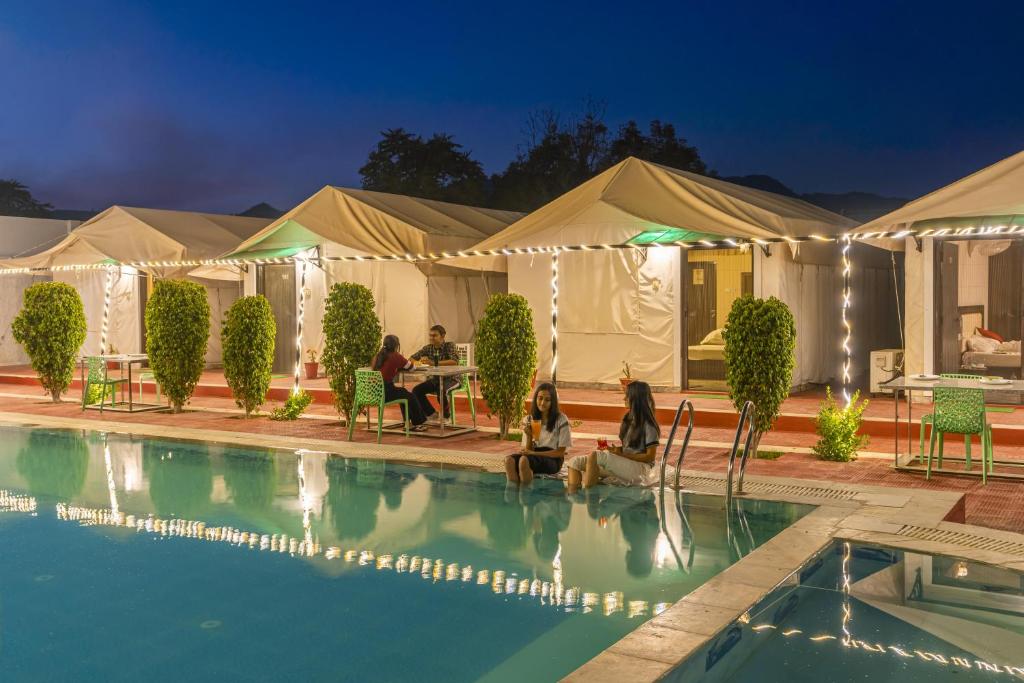 Bazén v ubytování Zostel Homes Pushkar nebo v jeho okolí