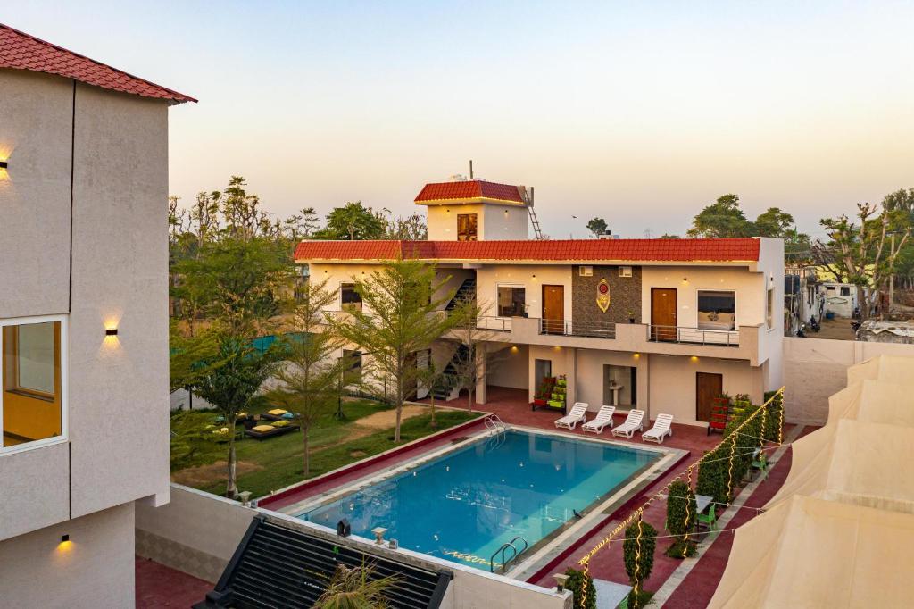 Bazén v ubytování Zostel Homes Pushkar nebo v jeho okolí