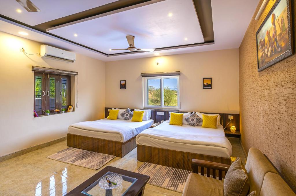 Postel nebo postele na pokoji v ubytování Zostel Homes Pushkar