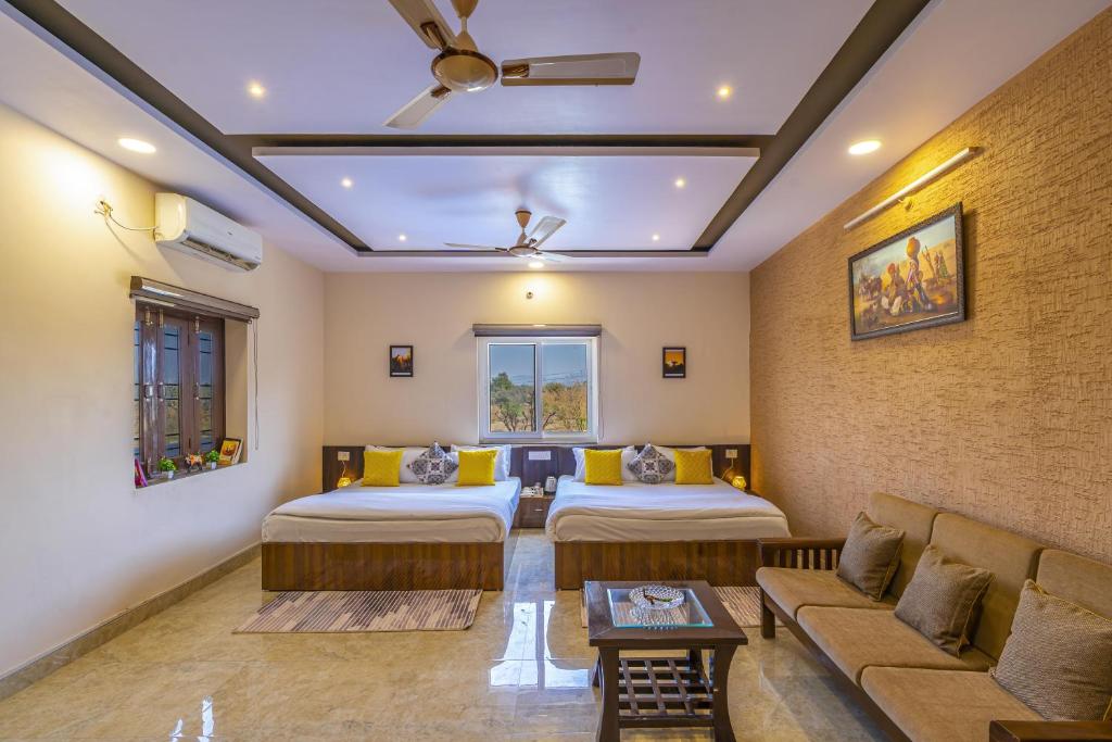 Postel nebo postele na pokoji v ubytování Zostel Homes Pushkar