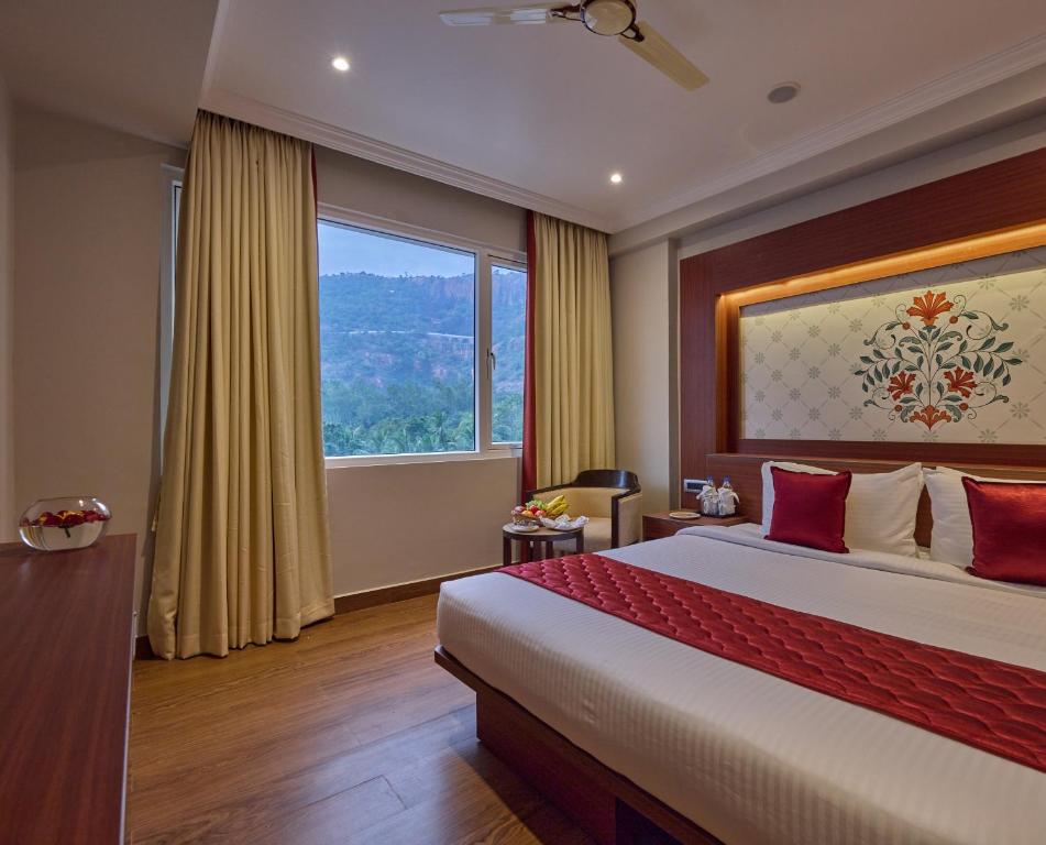 Postel nebo postele na pokoji v ubytování Golden Tulip Tirupati