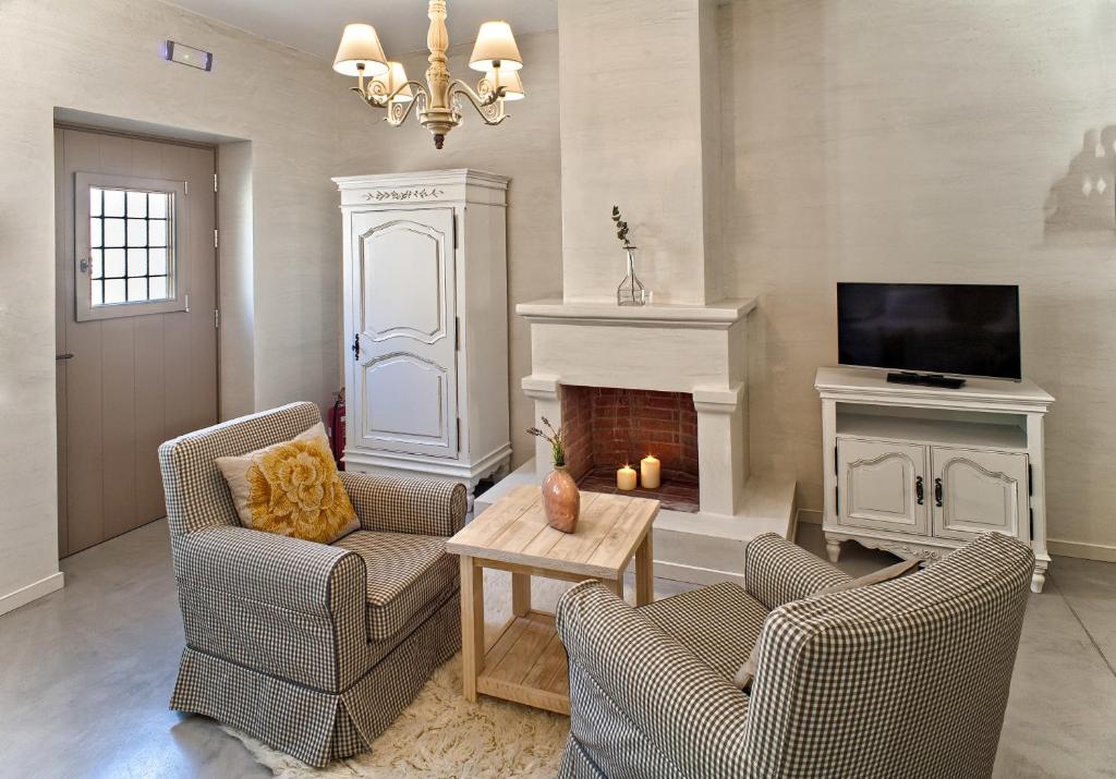A television and/or entertainment centre at Haones Suites