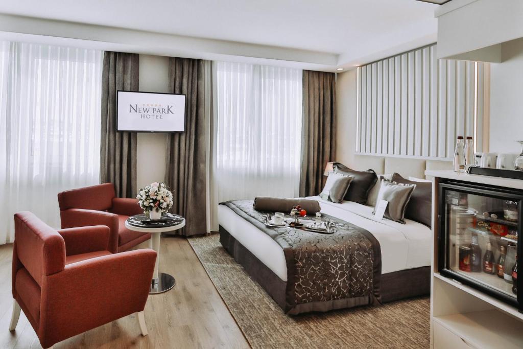 New Park Hotel - Deluxe Queen Room