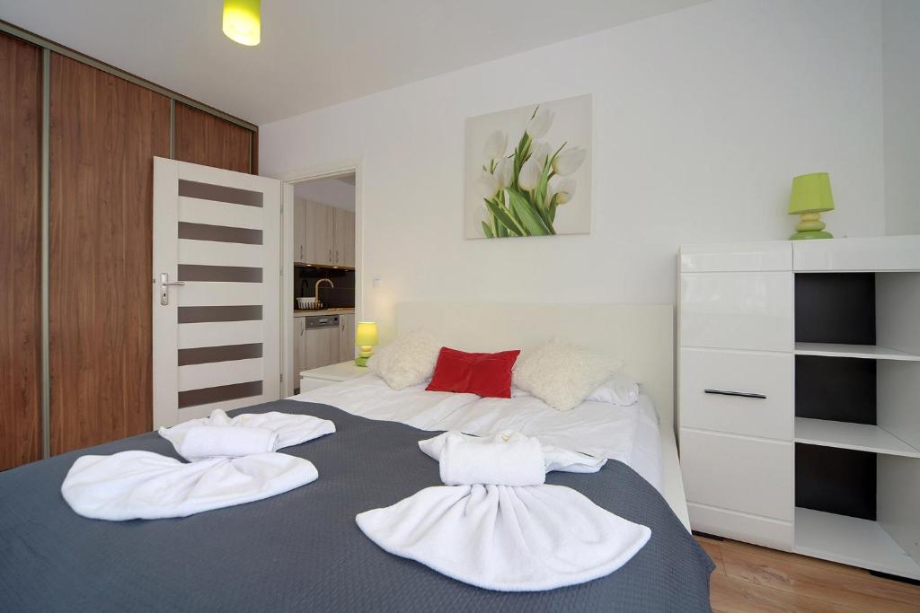 Postel nebo postele na pokoji v ubytování Stonowane i Eleganckie Apartamenty Sun Seasons 24 w Świeradowie Zdroju by Noclegi Renters