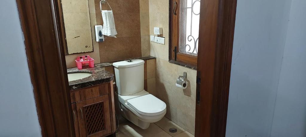Koupelna v ubytování Hotel Ashray Noida