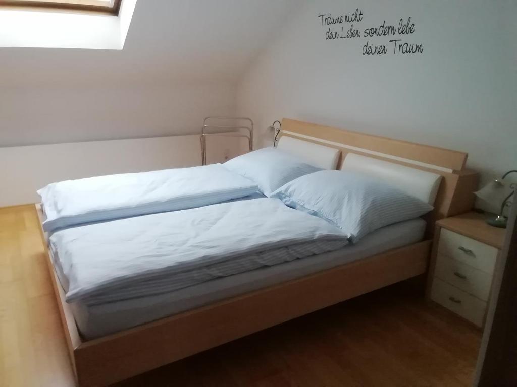 Postel nebo postele na pokoji v ubytování Ferienwohnung Steiner Gertrude
