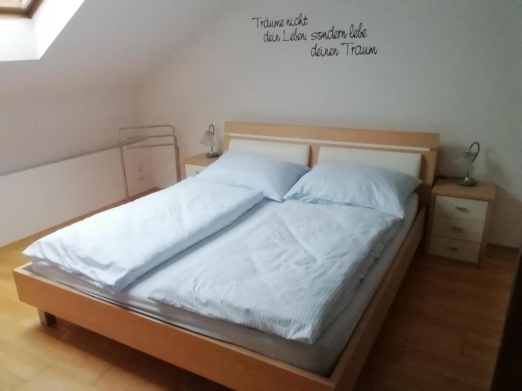 Postel nebo postele na pokoji v ubytování Ferienwohnung Steiner Gertrude