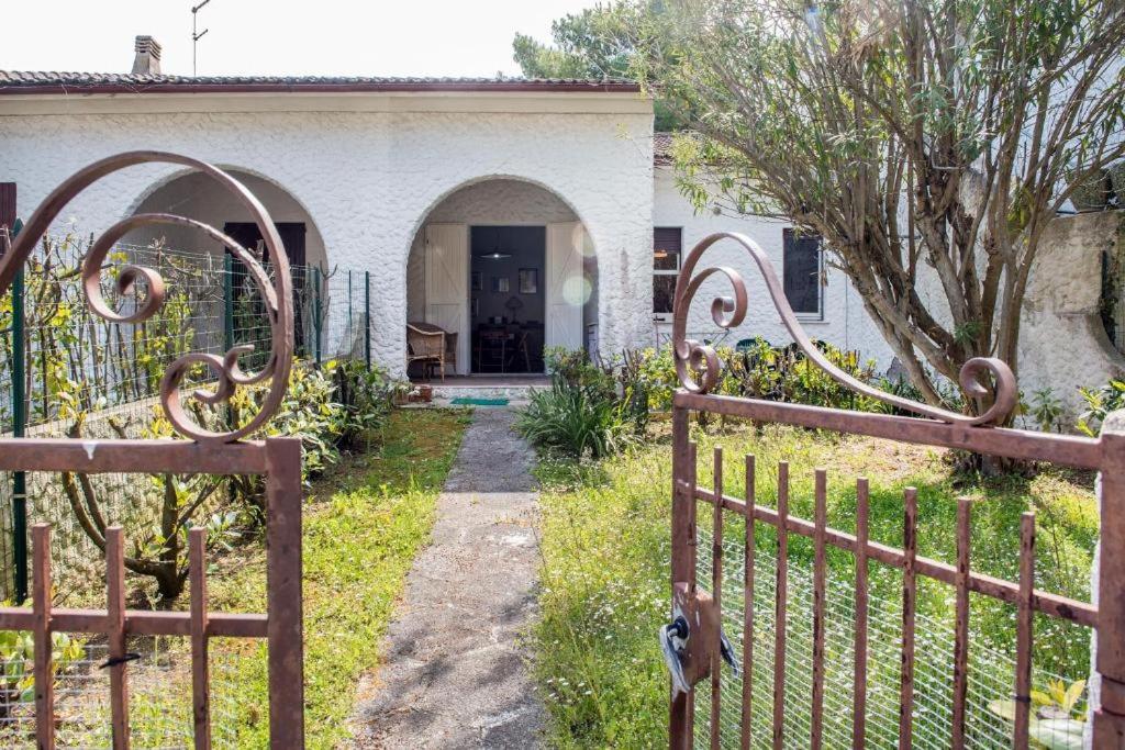 A garden outside M224 - Marcelli, trilocale con giardino a 150mt dal mare