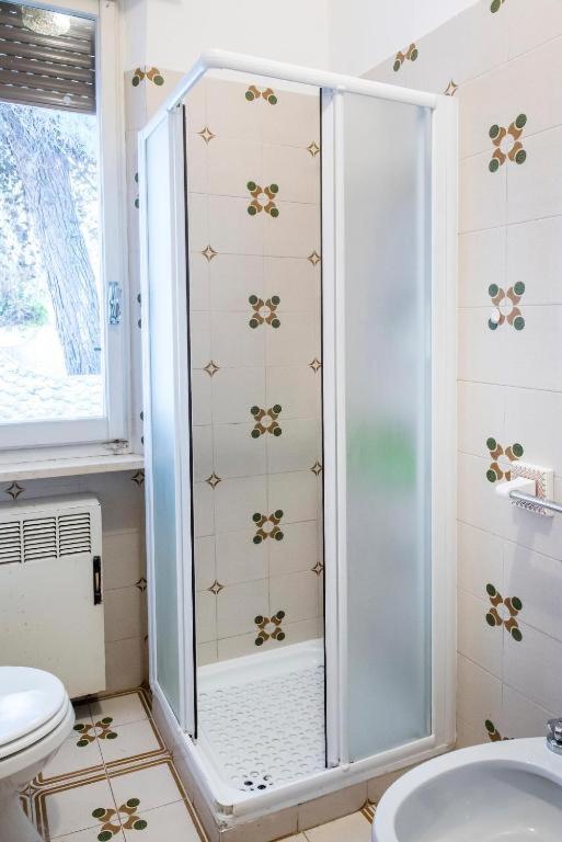 A bathroom at M224 - Marcelli, trilocale con giardino a 150mt dal mare