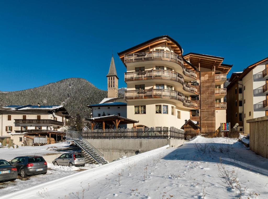 Nespecifikovaný výhled na hory nebo výhled na hory při pohledu z hotelu
