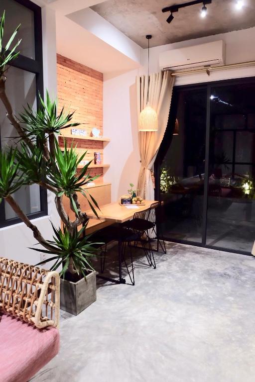 Khu vực ghế ngồi tại URI HOUSE, 1-2 BR tourism apt, 5' walk Dragon Bridge