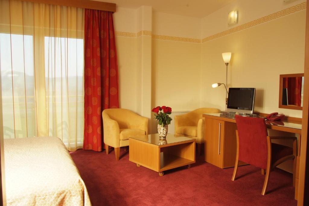 TV a/nebo společenská místnost v ubytování Hotel Vila Emei