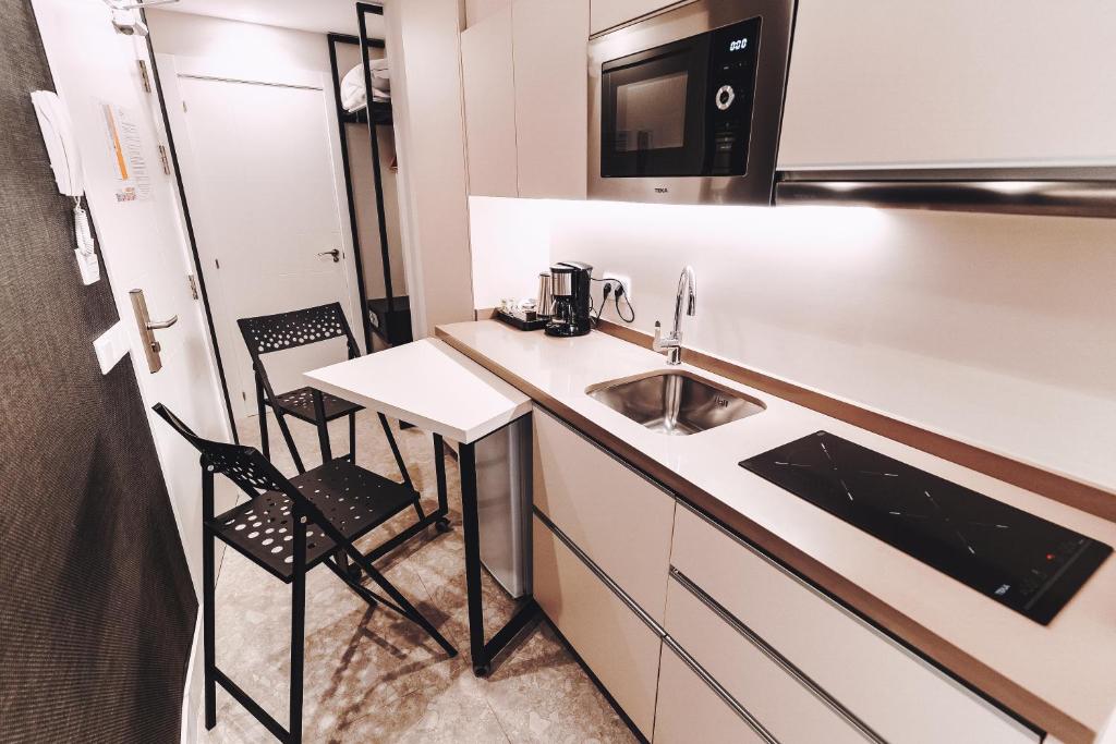 Kuchyň nebo kuchyňský kout v ubytování GBH Hotel-Apartamentos Posidonia
