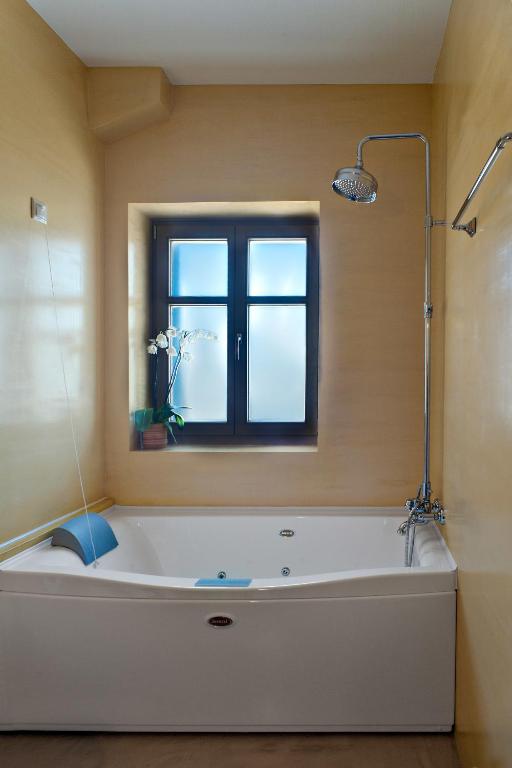 A bathroom at Haones Suites