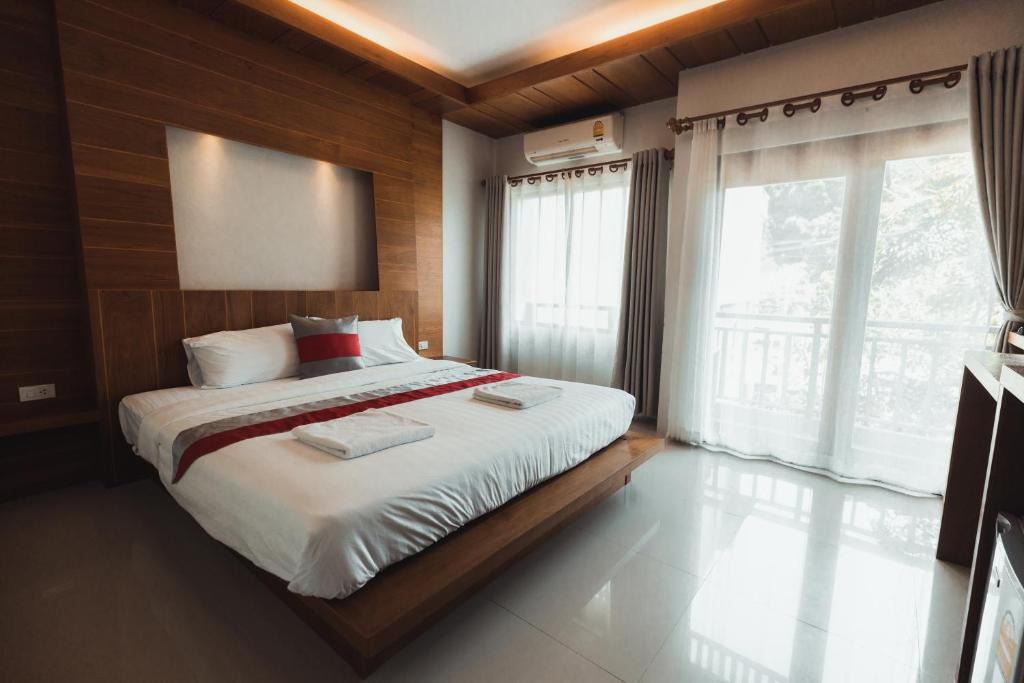 Postel nebo postele na pokoji v ubytování Lanta Ray Bay Hotel
