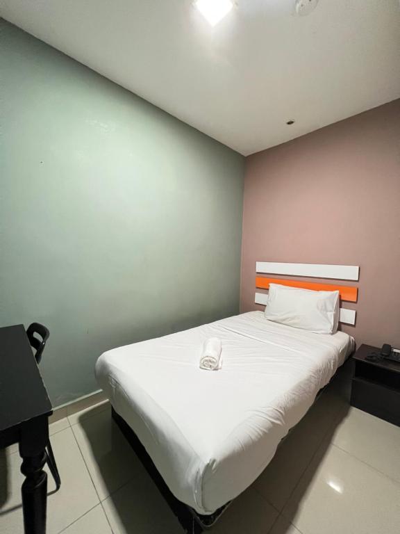 Postel nebo postele na pokoji v ubytování Red Orange Hotel Klang - 5 min to Klang Town