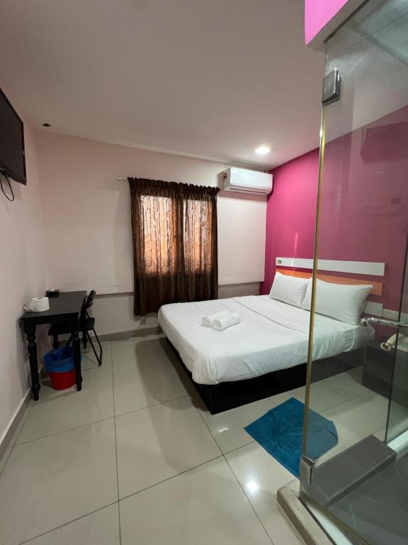 Postel nebo postele na pokoji v ubytování Red Orange Hotel Klang - 5 min to Klang Town