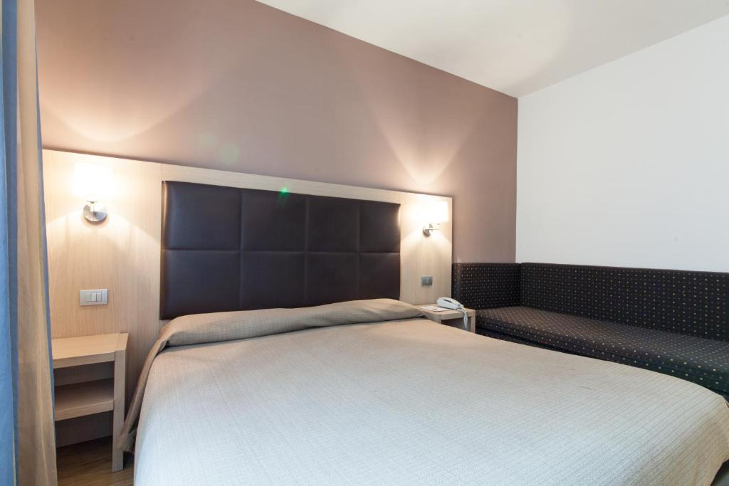 Postel nebo postele na pokoji v ubytování Hotel Michelangelo