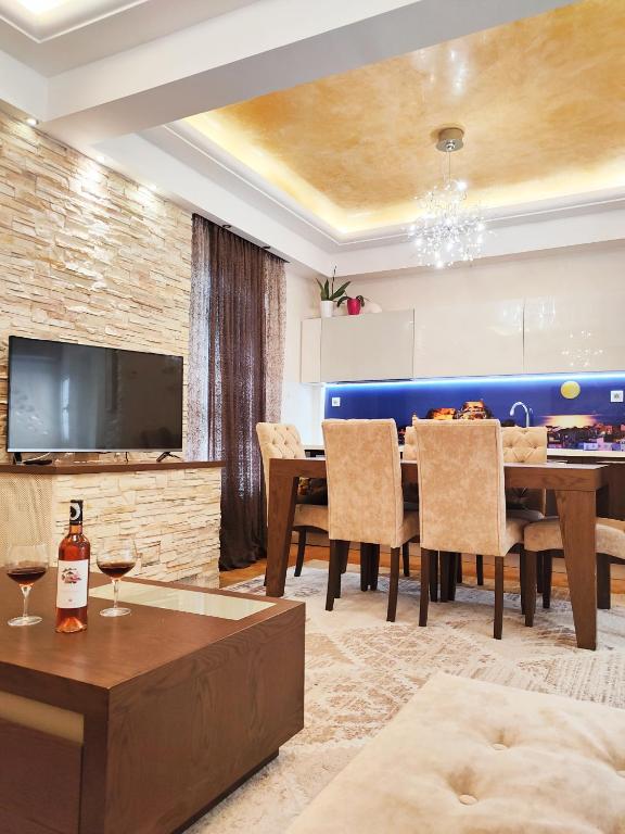 TV a/nebo společenská místnost v ubytování MS Corfu Center Apartment